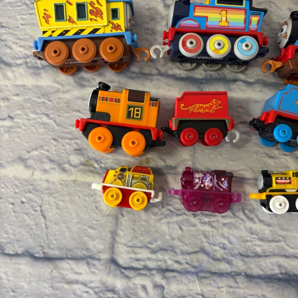 Thomas the Train & Friends And Minis Very Small Train Engines Lot Of 15 Tracks - Picture 3 of 6
